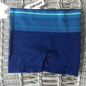 𝅺nwt DKNY Workout Shorts